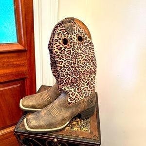 Ariat brand genuine upper leather boots😍